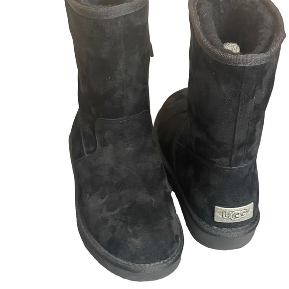 UGG Shoes - UGG Australia Celvin Black water-resistant
Suede Shearling boots 1016591 size 5